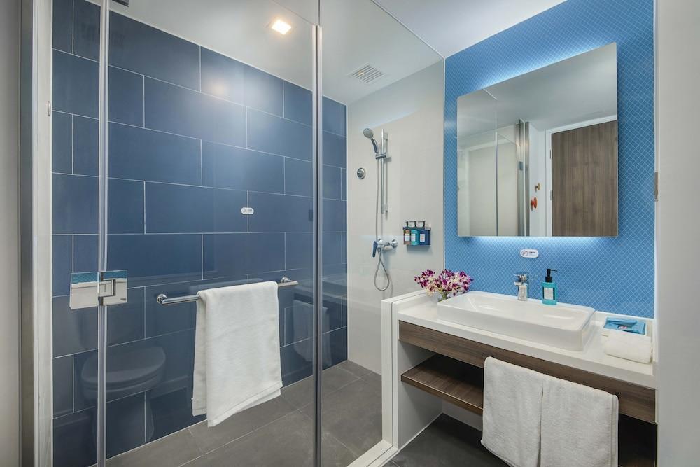 Holiday Inn Express Shanghai Xuhui Binjiang - Tap to explore photos