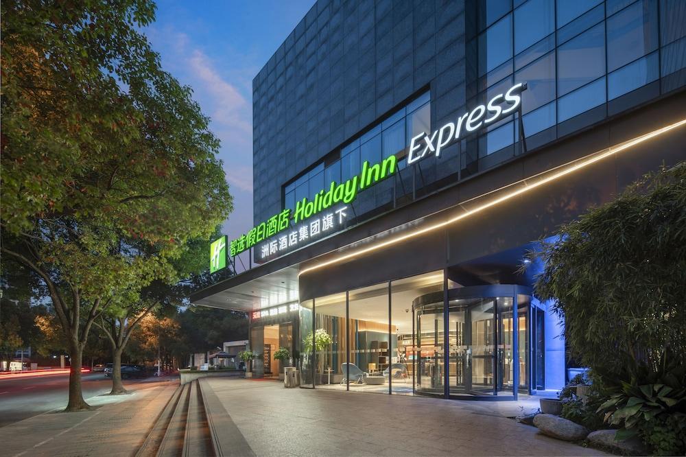 Holiday Inn Express Shanghai Xuhui Binjiang - Tap to explore photos