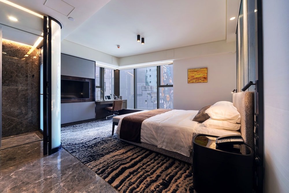 Akvo Hotel Room Type - Double Room, 1 King Bed, Non Smoking, City View
