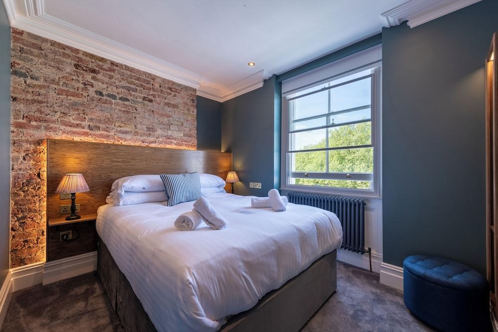 The Crown Pub & Guesthouse Room Type - Double Room (with Shower, Room 4)