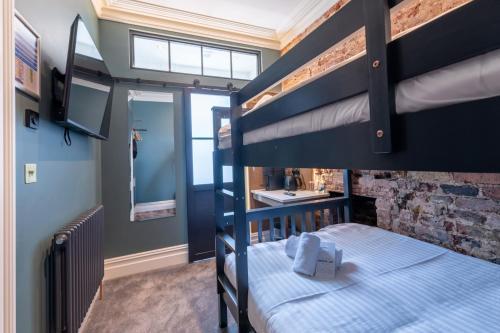 The Crown Pub & Guesthouse Room Type - Cosy Twin Room (Bunk Beds)