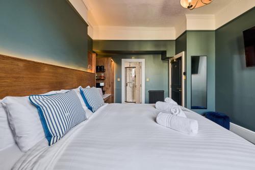 The Crown Pub & Guesthouse Room Type - Large Double Room with Bath