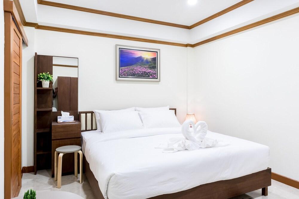 Suthep Home & Hostel Room Type - Deluxe Double Room, 1 King Bed