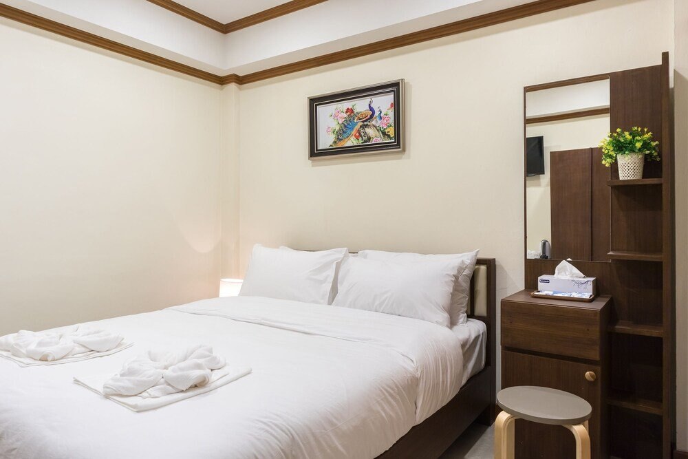 Suthep Home & Hostel Room Type - Superior Double Room, 1 Queen Bed