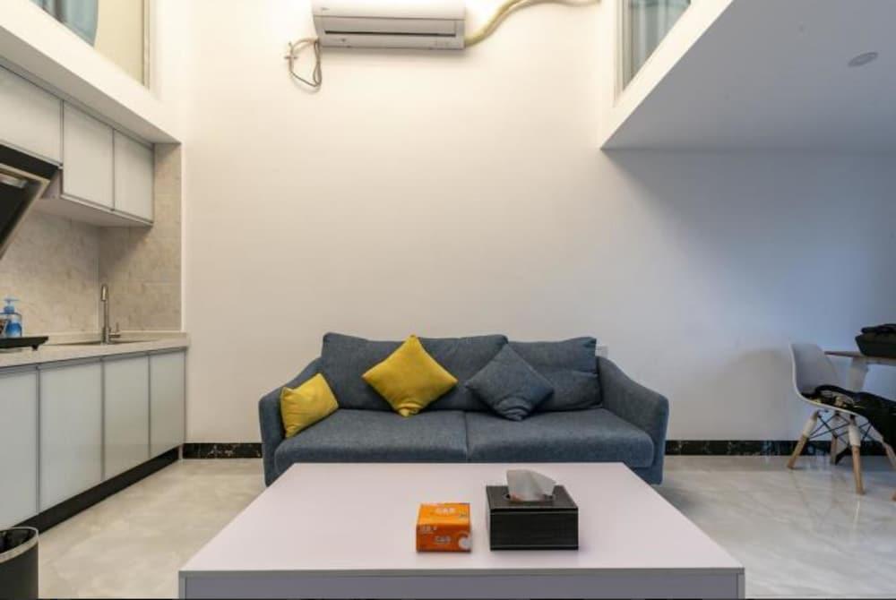 Serveyou International Apartment - Tap to explore photos