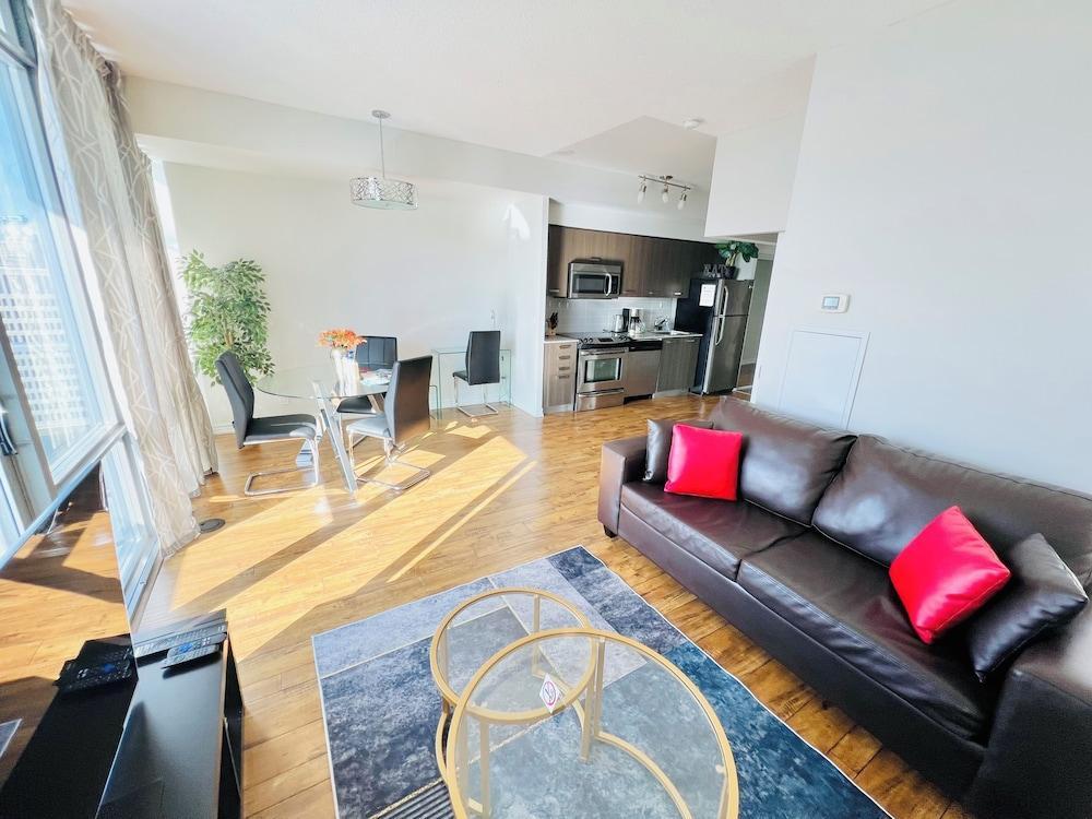 Altitude Suites Bay Street by Teristo Group Room Type - Superior Condo, 1 Bedroom, Kitchen, City View