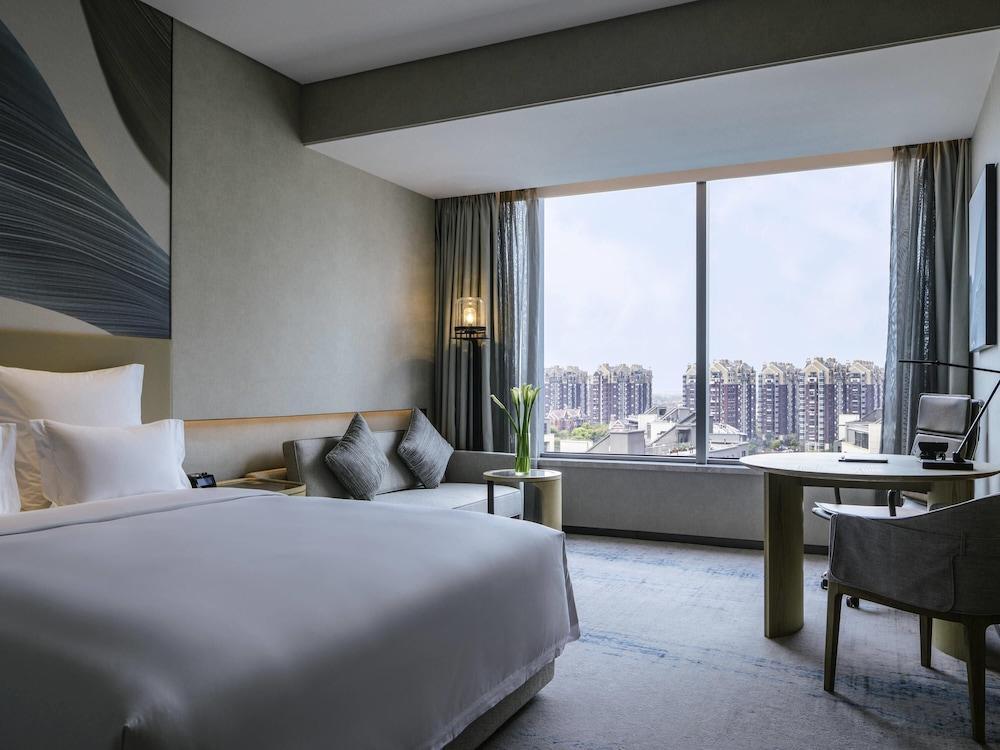 Pullman Shanghai Qingpu Excellence Room Type - Deluxe Room, 1 King Bed, City View (High Floor)