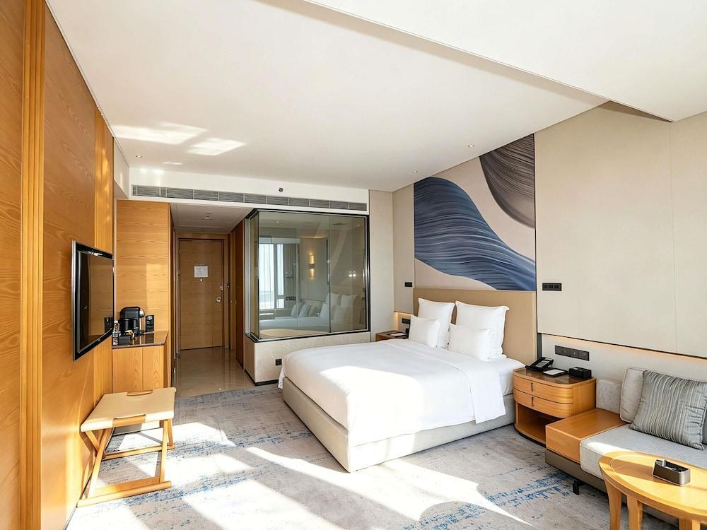 Pullman Shanghai Qingpu Excellence Room Type - Deluxe Room, 1 King Bed, Club Lounge Access, City View (Executive)