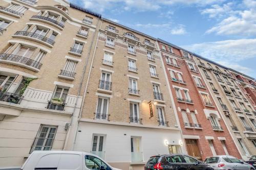 Paris hôtel - Tap to explore photos