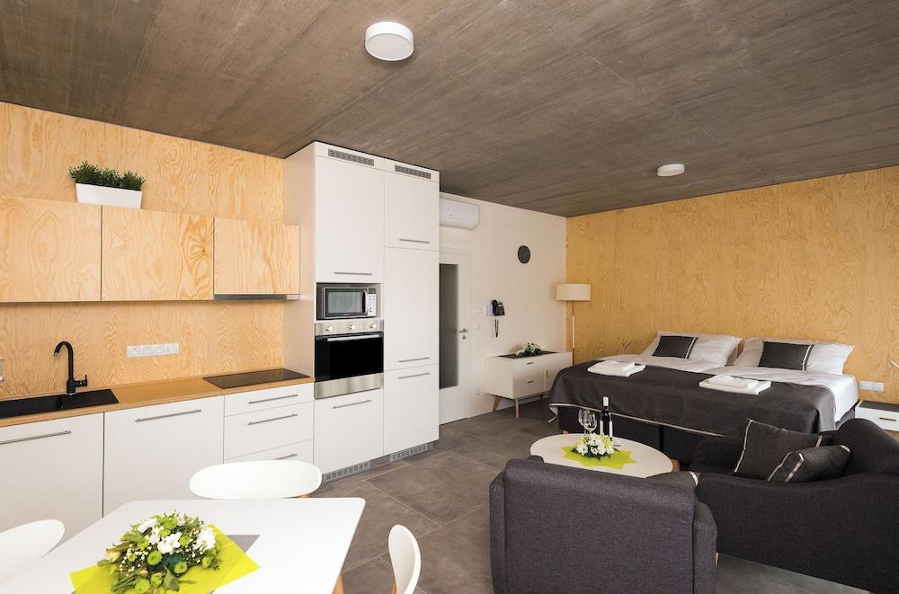 Residence Trafick Room Type - Business Studio, Balcony
