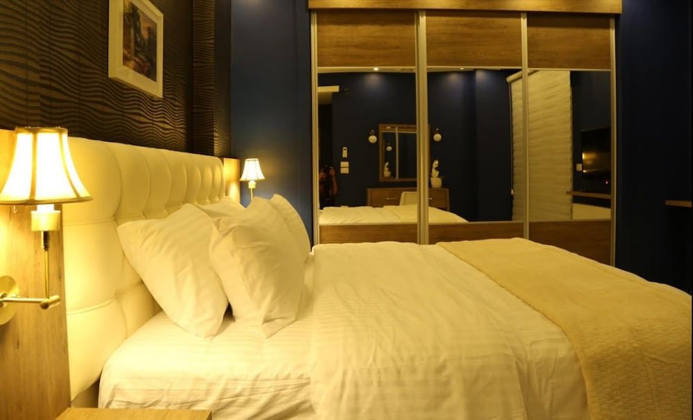 Western Gate Residence Room Type - Luxury Apartment, 3 Bedrooms, Non Smoking, Fountain Pool View (AB) Western Gate Residence Room Type - Luxury Apartment, 3 Bedrooms, Non Smoking, Fountain Pool View (AB)