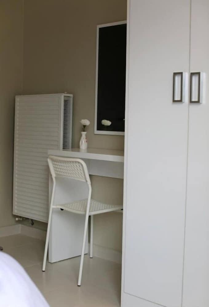 Western Gate Residence Room Type - Grand Apartment, 3 Bedrooms, Non Smoking, Garden View (CD) Western Gate Residence Room Type - Grand Apartment, 3 Bedrooms, Non Smoking, Garden View (CD)