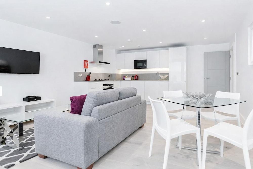 Roomspace Apartments -Walpole Court - Tap to explore photos