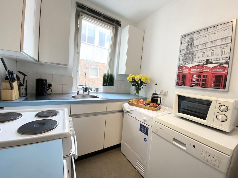 Stylish Apartments next to Buckingham Palace - Tap to explore photos