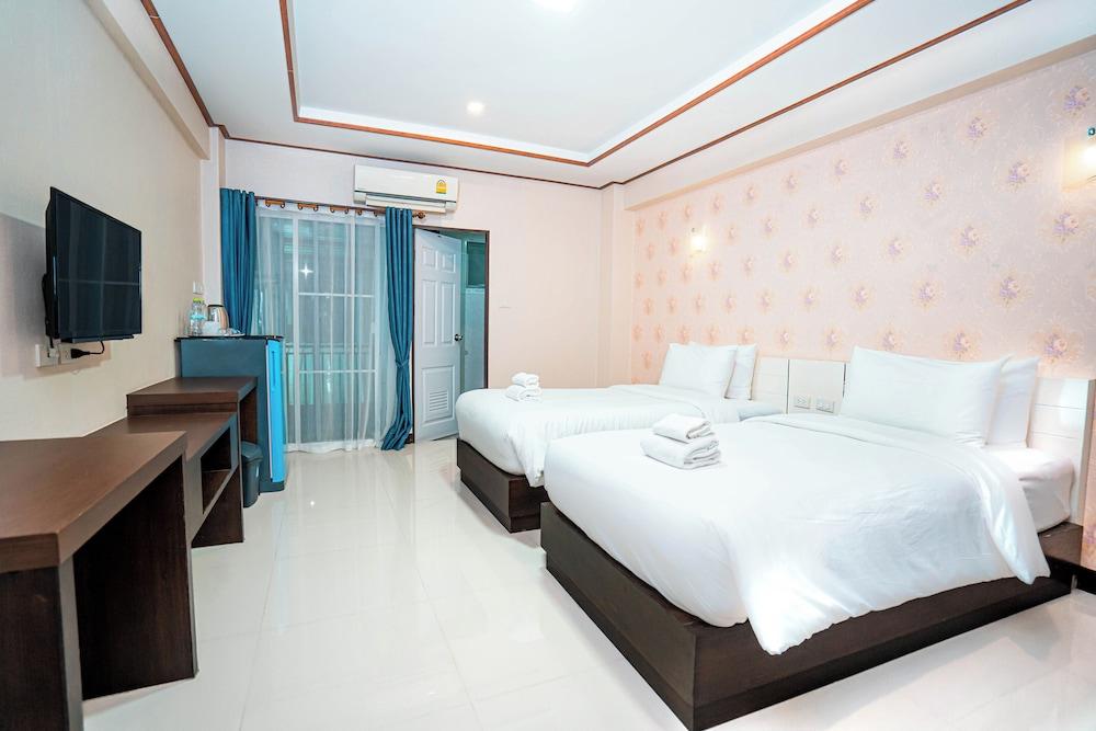 Blue Sky Residence Airport Room Type - Superior Twin Room