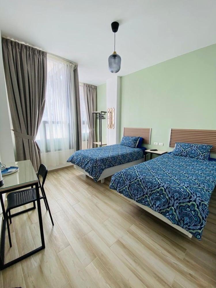 Arabesque Hotel Room Type - Comfort Twin Room, City View