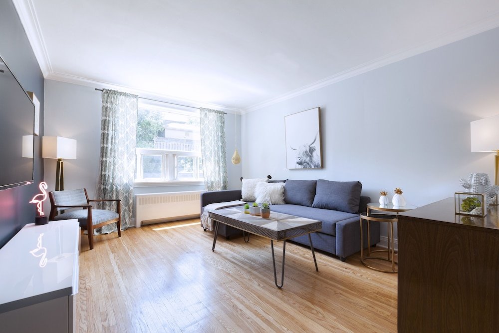 Bright 4-Bedroom in Forest Hill - Tap to explore photos