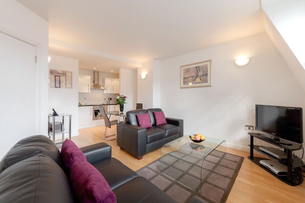 Roomspace Apartments -Groveland Court - Tap to explore photos