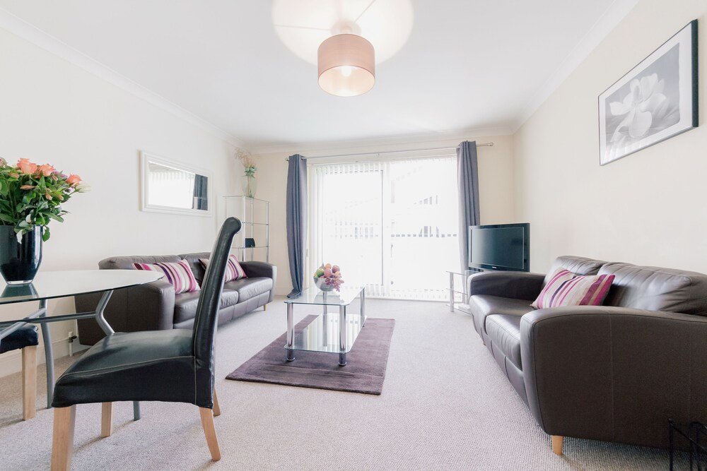 Roomspace Apartments -Cascades Court - Tap to explore photos