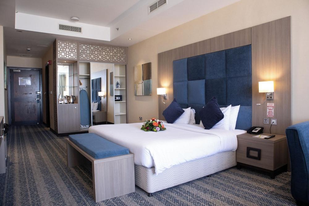 La Castle Hotel Room Type - Superior King Room