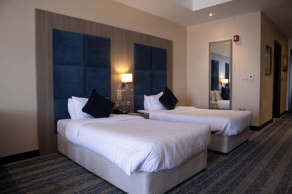 La Castle Hotel Room Type - Deluxe Twin Room, 2 Twin Beds