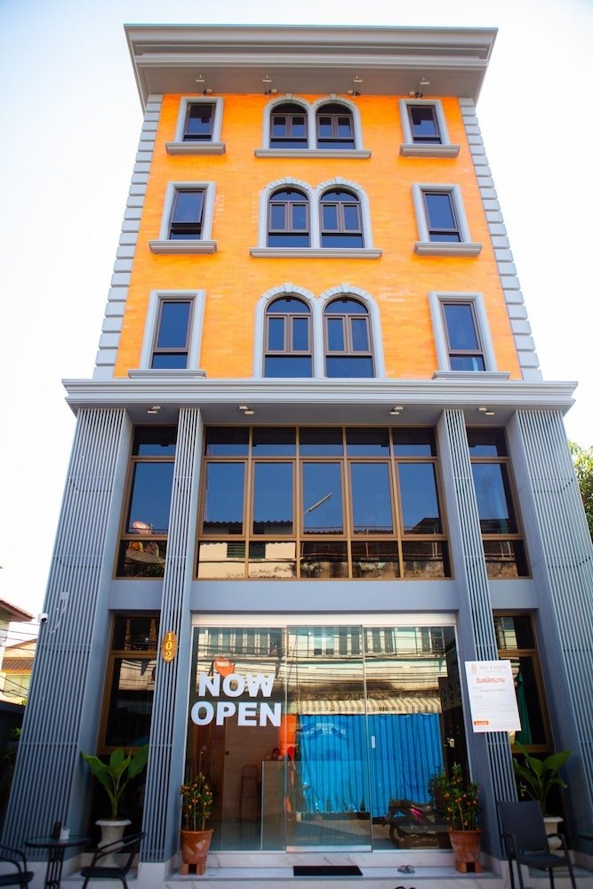 ريتش 8 هوستل