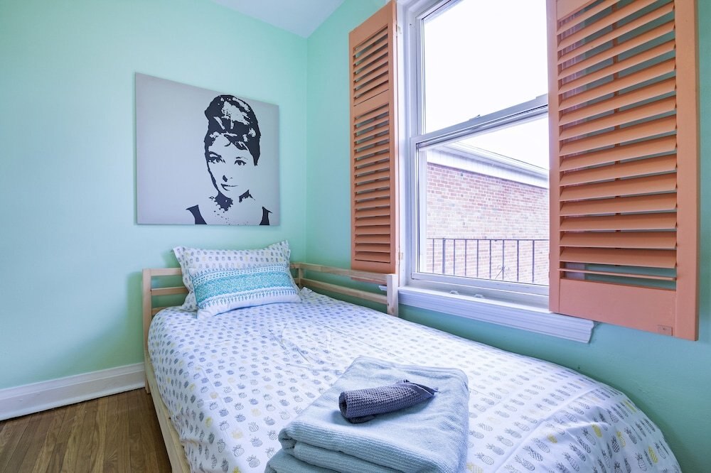 Vibrant Apartment in Forest Hill (Free Parking) - Tap to explore photos