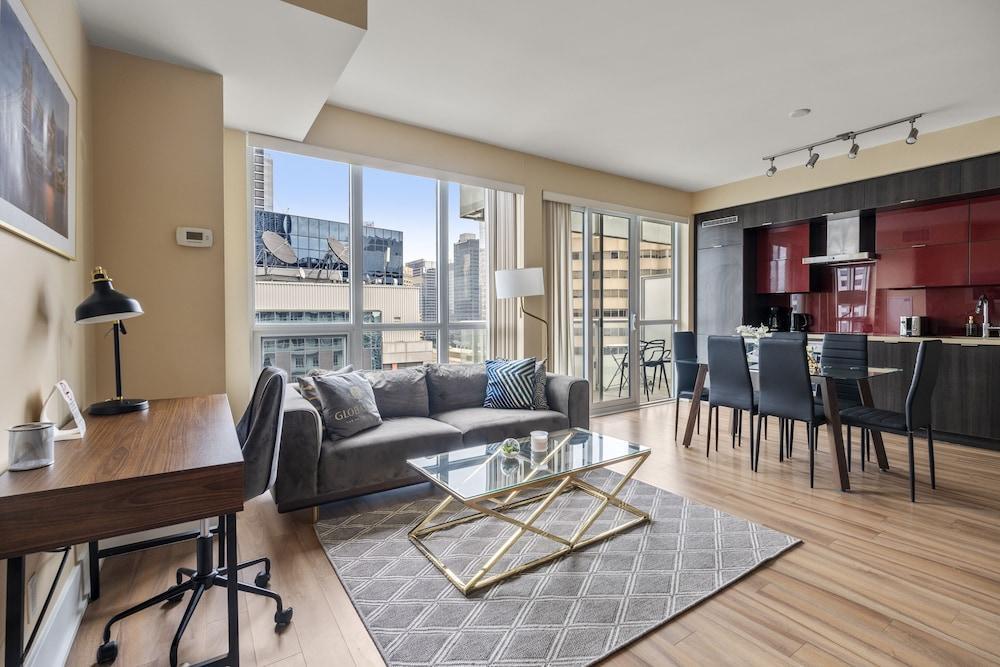 Modern Downtown Apartments Room Type - Panoramic Apartment, Multiple Beds, Kitchen, City View