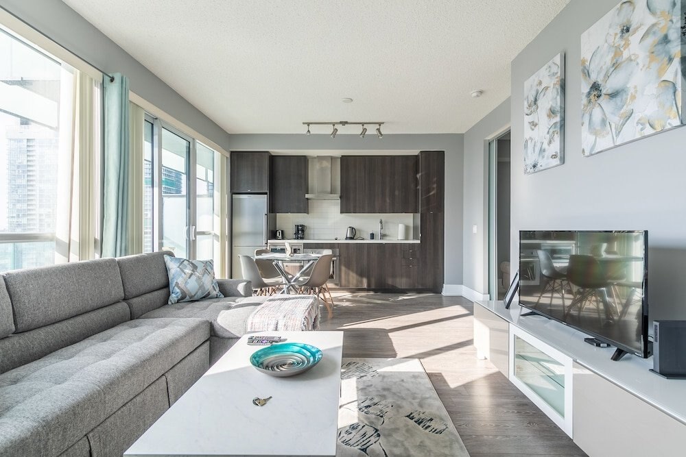 Modern Downtown Apartments Room Type - Premium Apartment, 1 Bedroom, Kitchen, Partial Lake View