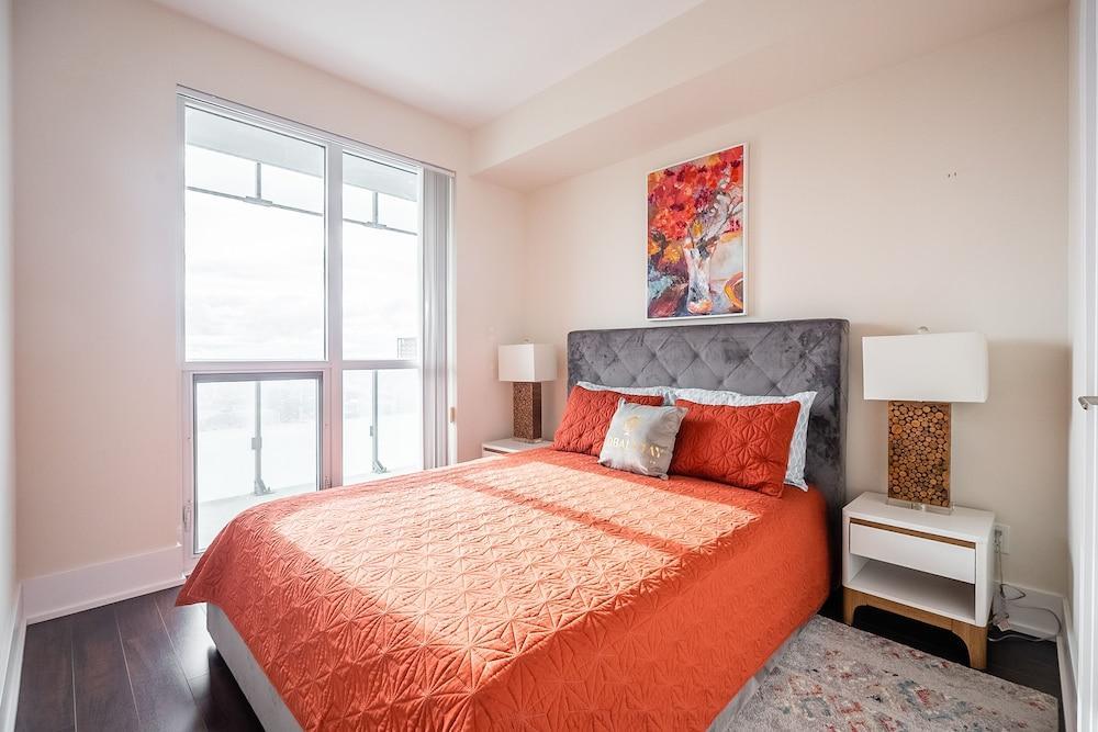 Modern Downtown Apartments Room Type - Luxury Apartment, 1 Bedroom, Kitchen, Lake View Modern Downtown Apartments Room Type - Luxury Apartment, 1 Bedroom, Kitchen, Lake View