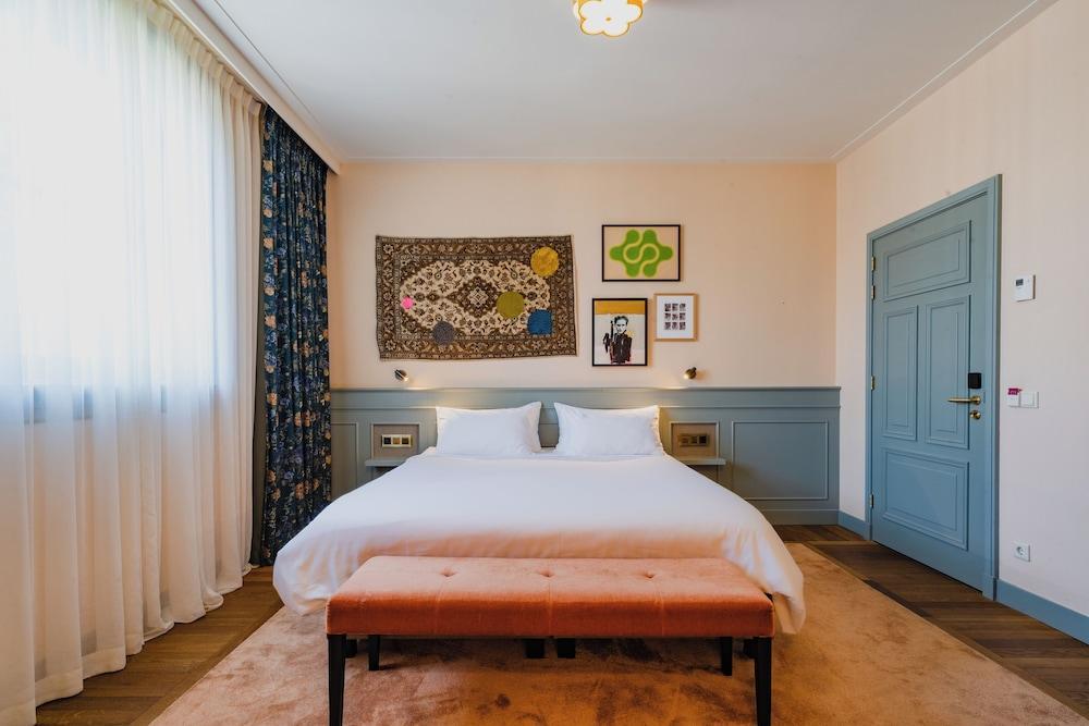 Hotel Mercier Room Type - Deluxe Double Room