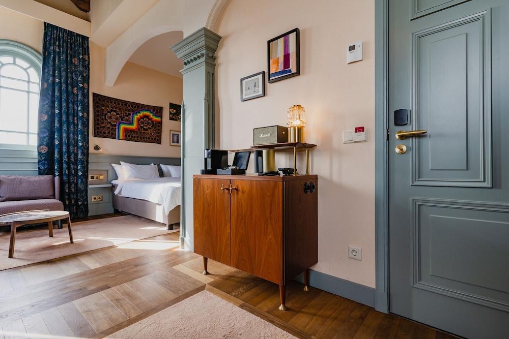 Hotel Mercier Room Type - Honeymoon Suite