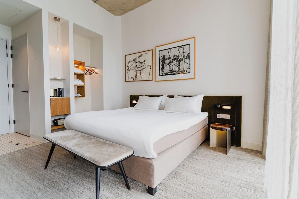 Hotel Pontsteiger Room Type - Deluxe Room with riverfront view Hotel Pontsteiger Room Type - Deluxe Room with riverfront view