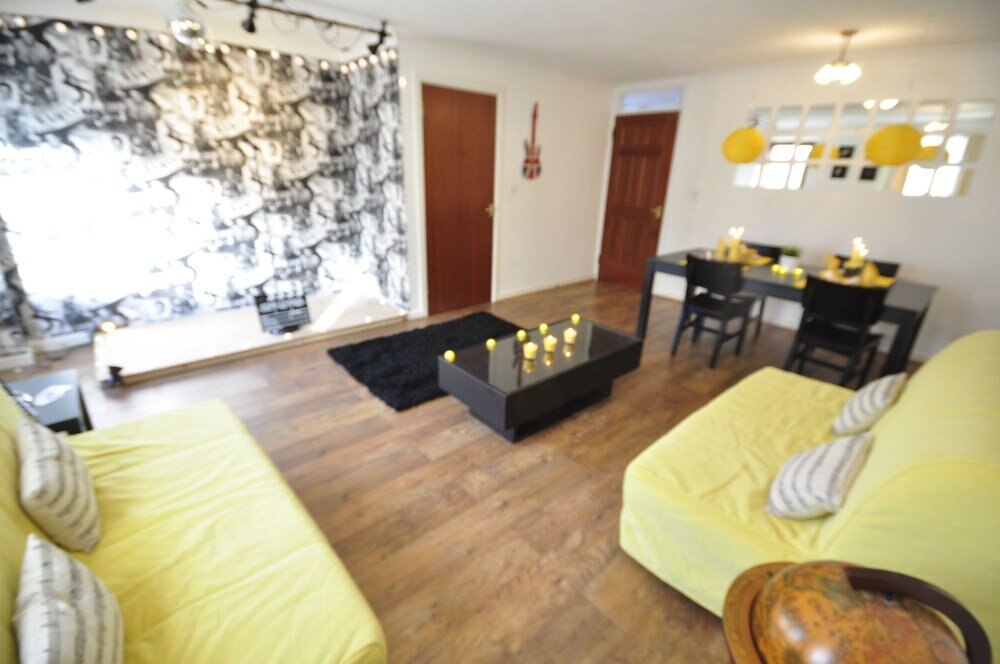 Durward Guest Apartment - Tap to explore photos