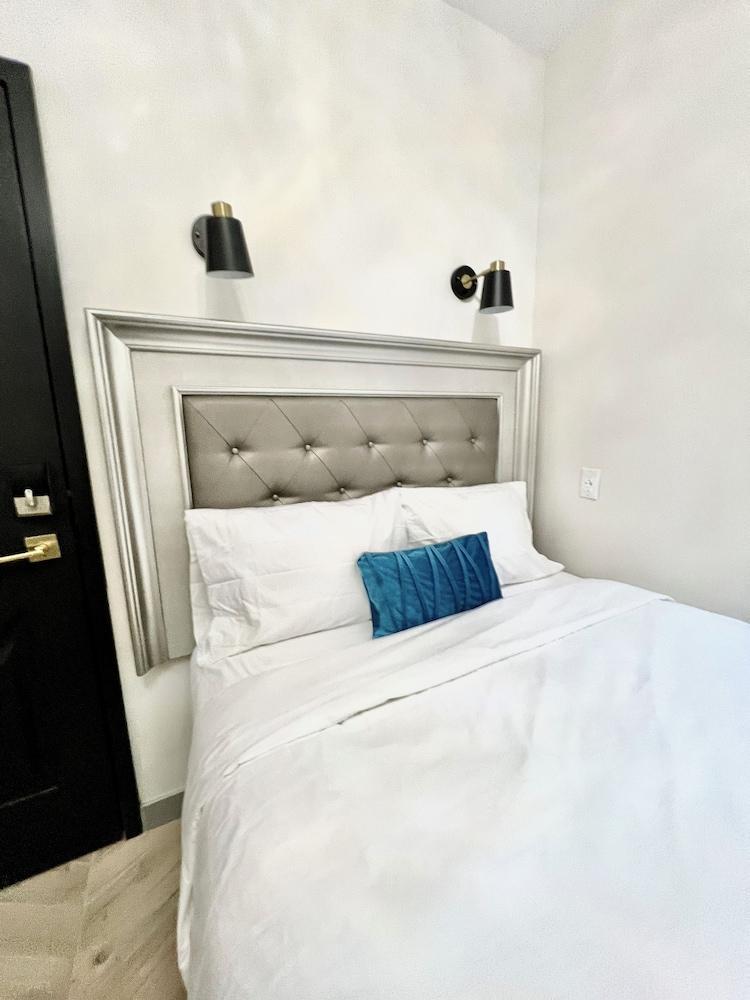 Toronto Rooms and Suites