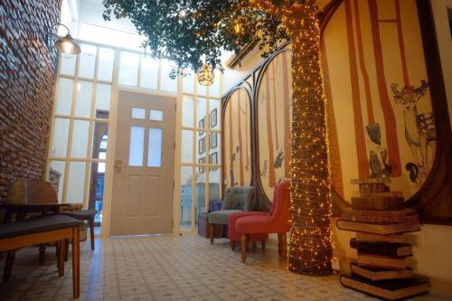 Hide and Seek Boutique Hometel - Tap to explore photos