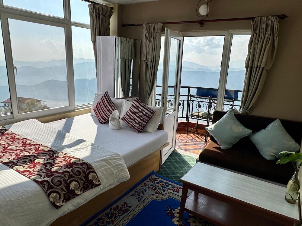 High Ground Inn and Rooftop Restaurant Room Type - Deluxe Room