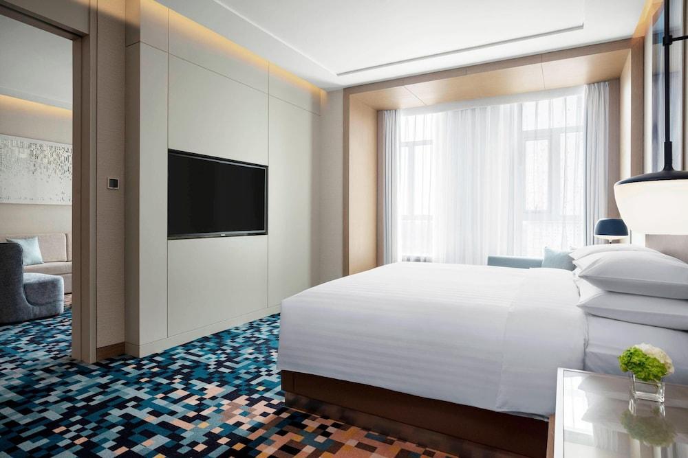 Courtyard by Marriott Shanghai Minhang - Tap to explore photos
