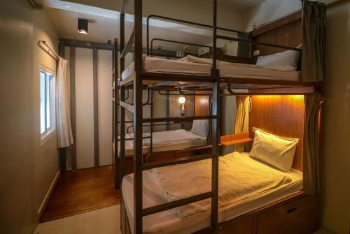 Pop-In Hostel Aonang - Tap to explore photos