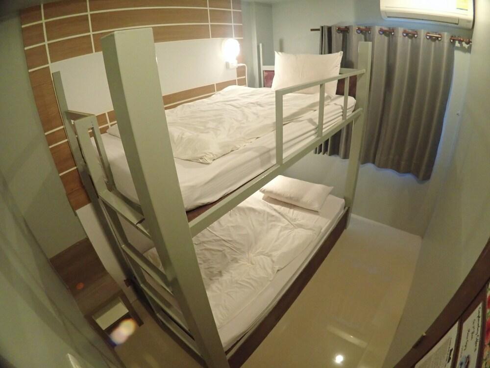 Pop-In Hostel Aonang Room Type - Basic Twin Private Room