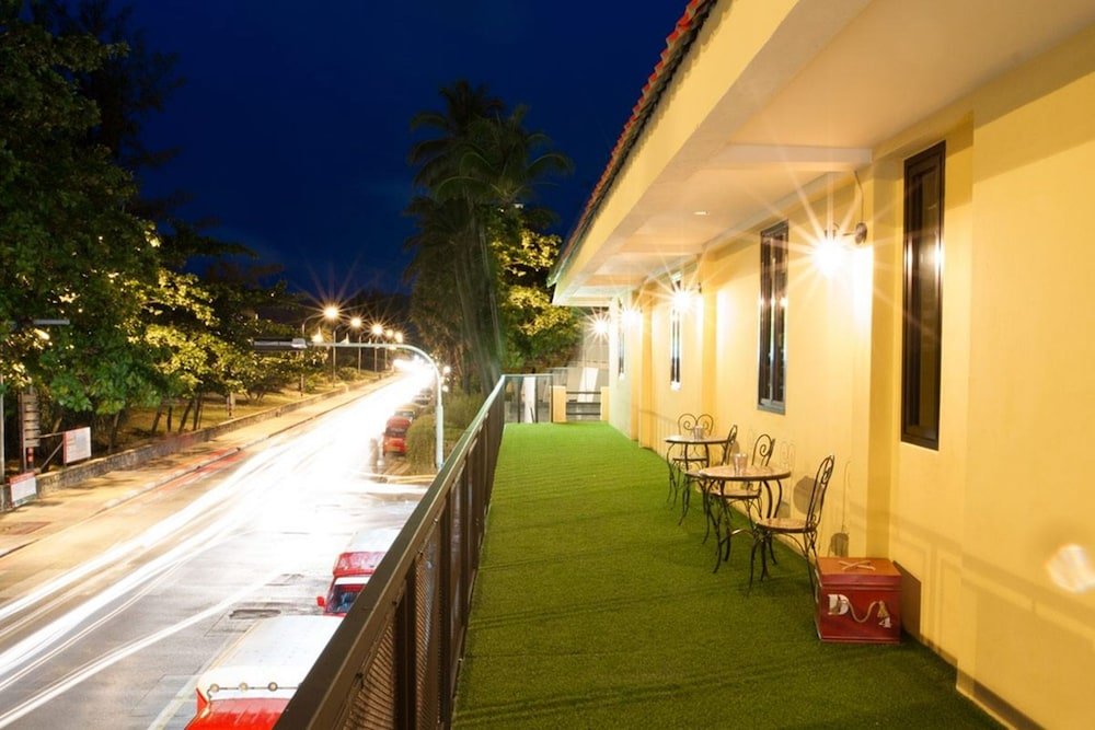 Doolay Beachfront Hostel - Tap to explore photos