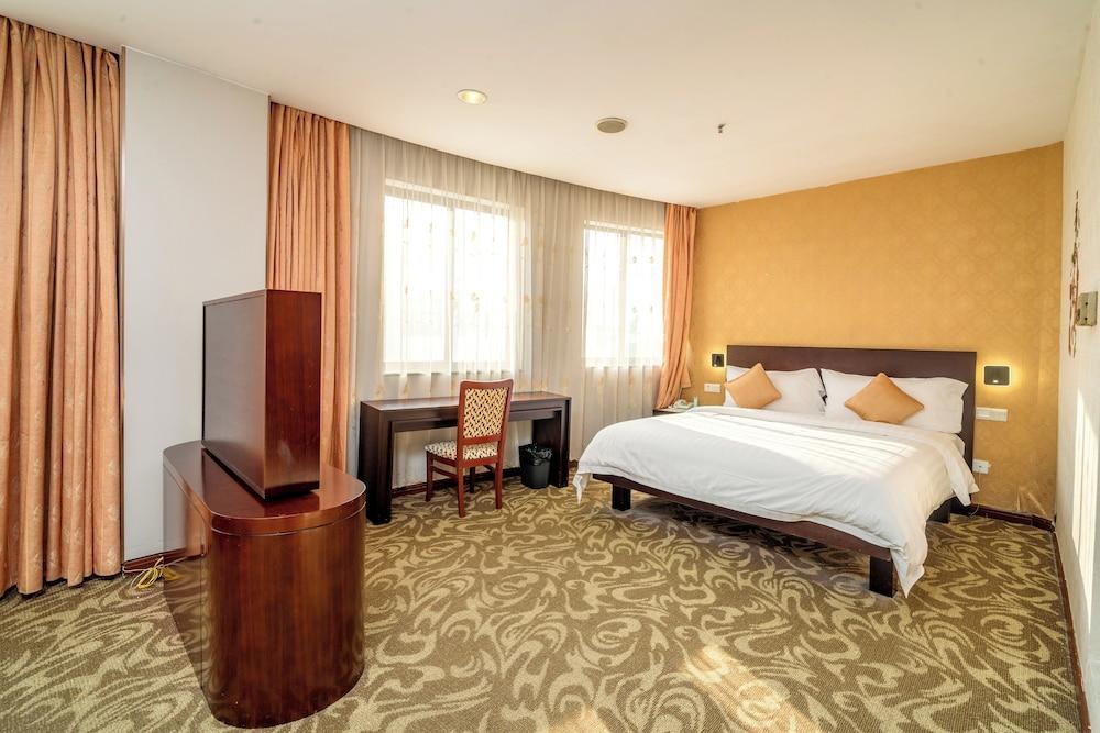Xinhua Hotel Room Type - Deluxe Double Room River View
