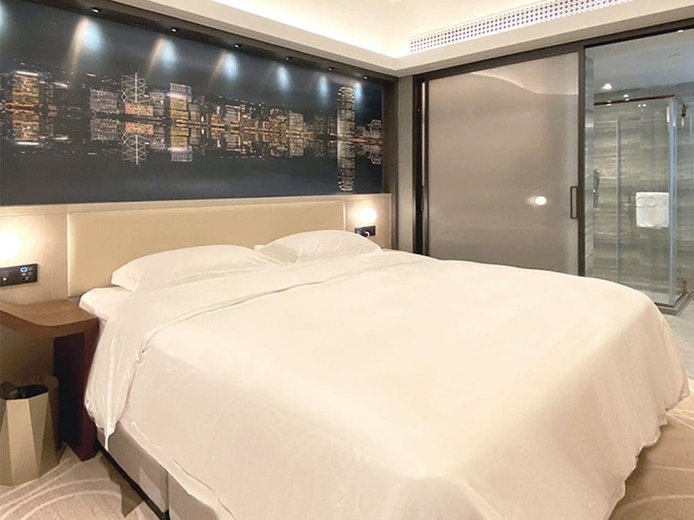 Oasis Avenue – A GDH Hotel - Tap to explore photos
