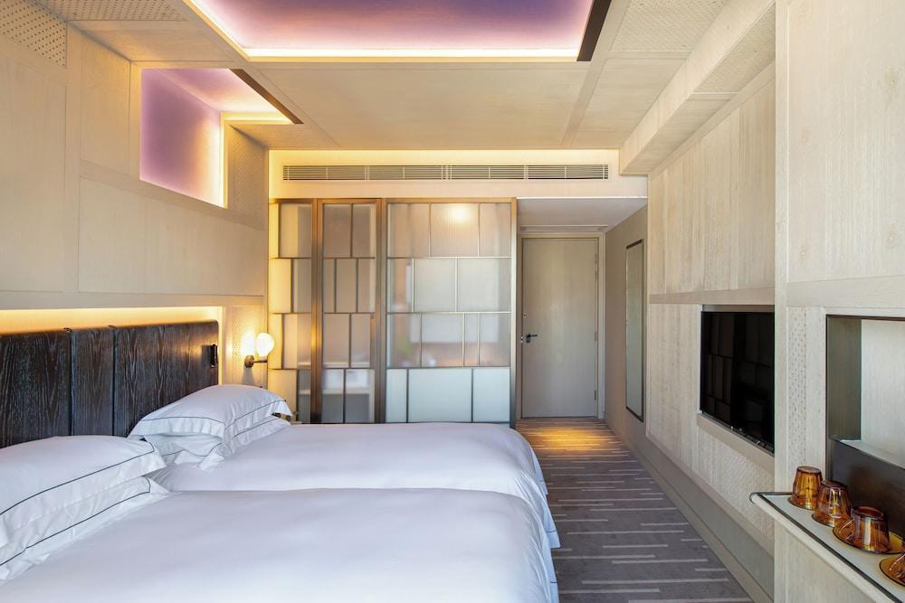 The Emperor Hotel Room Type - Superior Room