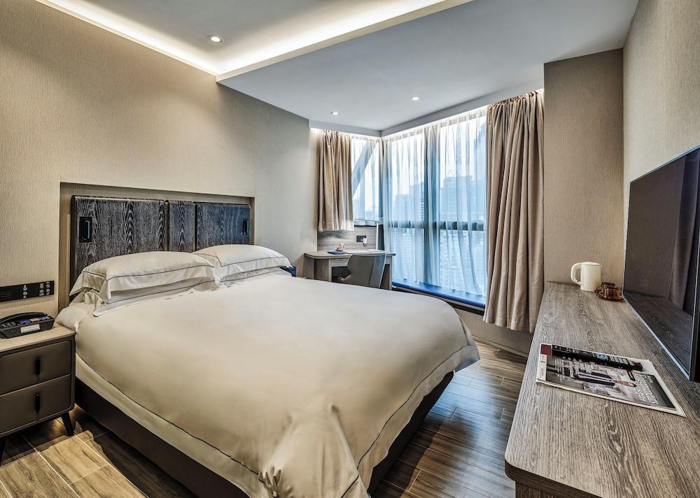The Emperor Hotel Room Type - Deluxe Plus Room The Emperor Hotel Room Type - Deluxe Plus Room