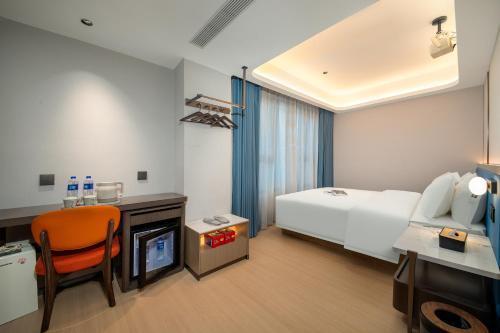 Warm Yes Hotel Room Type - Classic King Room