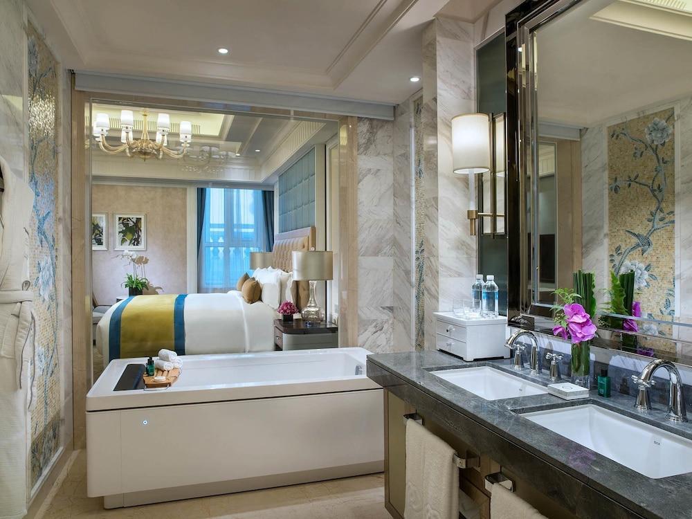 Sofitel Shanghai Hongqiao Room Type - Club Suite, 1 King Bed, Club Lounge Access (Prestige) Sofitel Shanghai Hongqiao Room Type - Club Suite, 1 King Bed, Club Lounge Access (Prestige)
