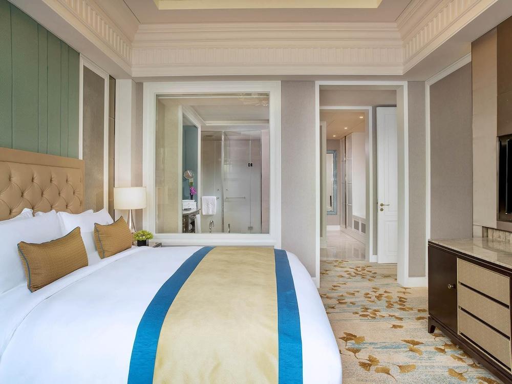 Sofitel Shanghai Hongqiao Room Type - Superior Room, 1 King Bed, Club Lounge Access