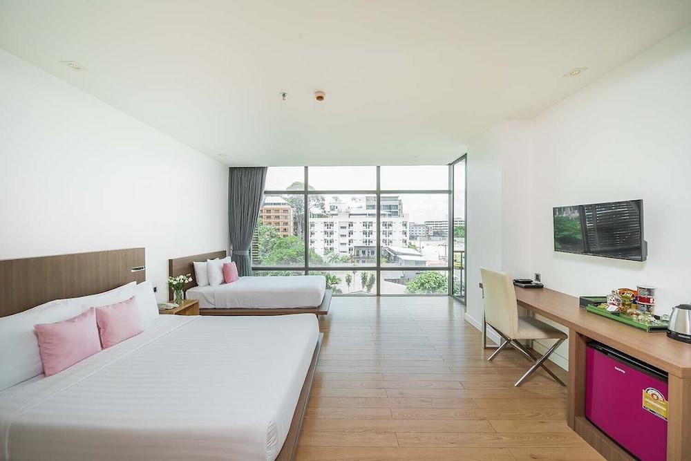 Seven Zea Chic Hotel Room Type - Deluxe Triple Room, City View (3 person)