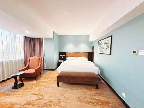 Skyline Plaza Hotel Guangzhou Room Type - Business Queen Room